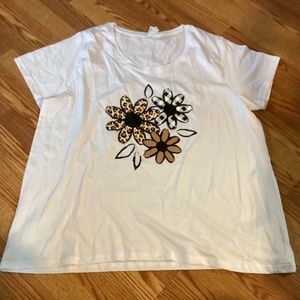 L.A.T. White Floral Design Short Sleeve Graphic T~Shirt Size 4 (26/28)